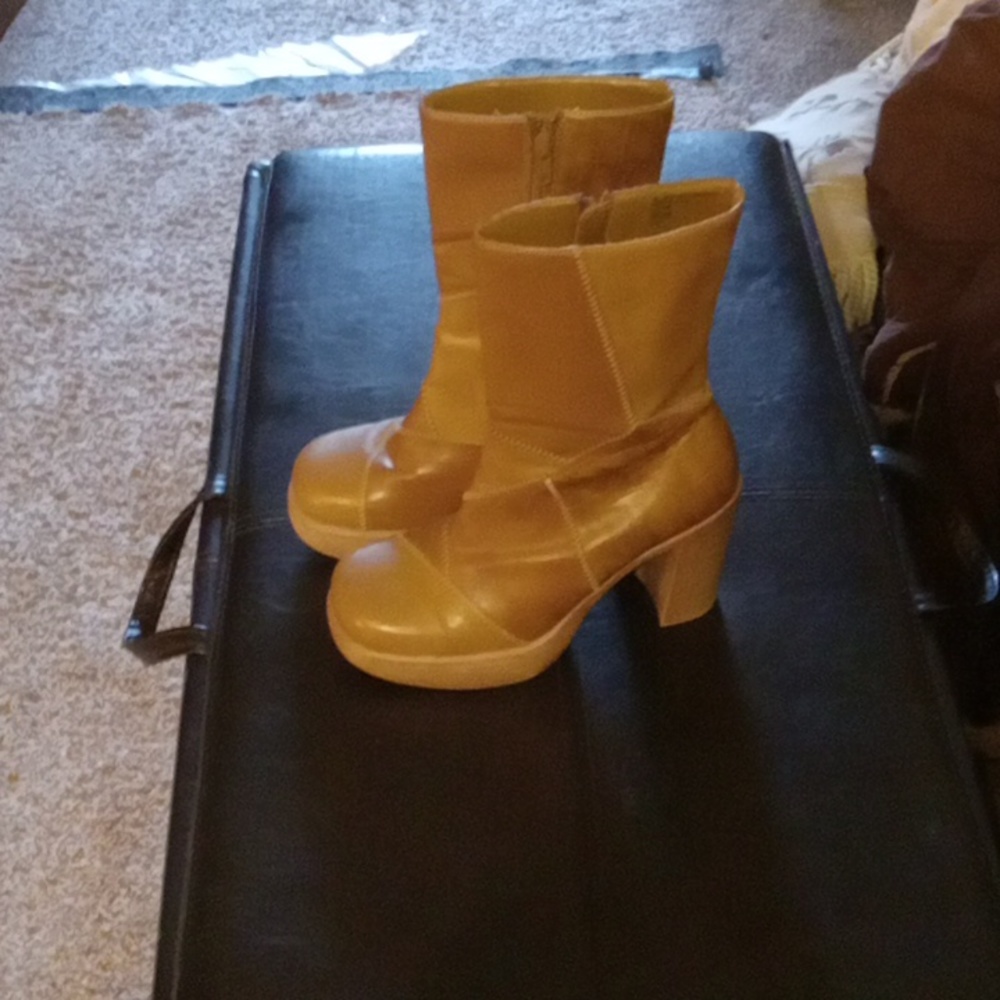 Boots - Picture 2 of 3